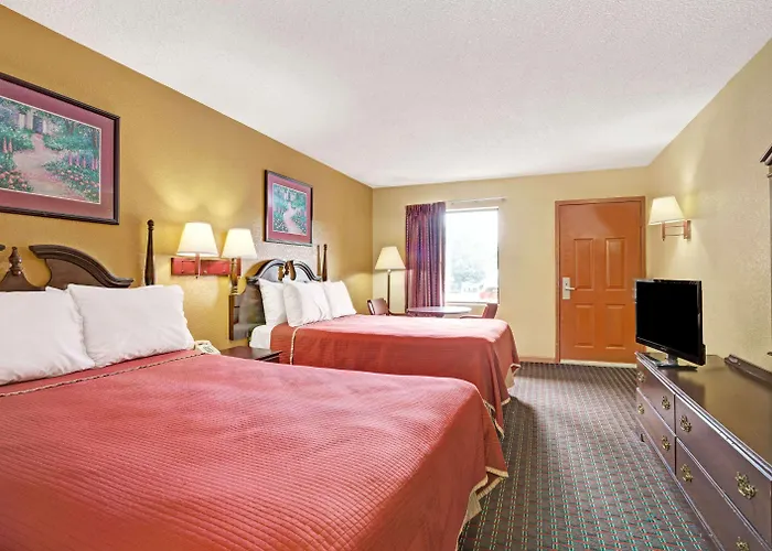 Travelodge By Wyndham Forest Park Atlanta South