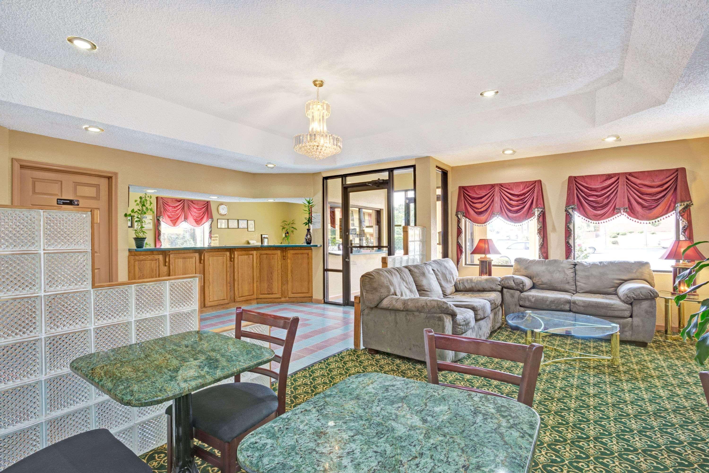 Travelodge By Wyndham Atlanta South