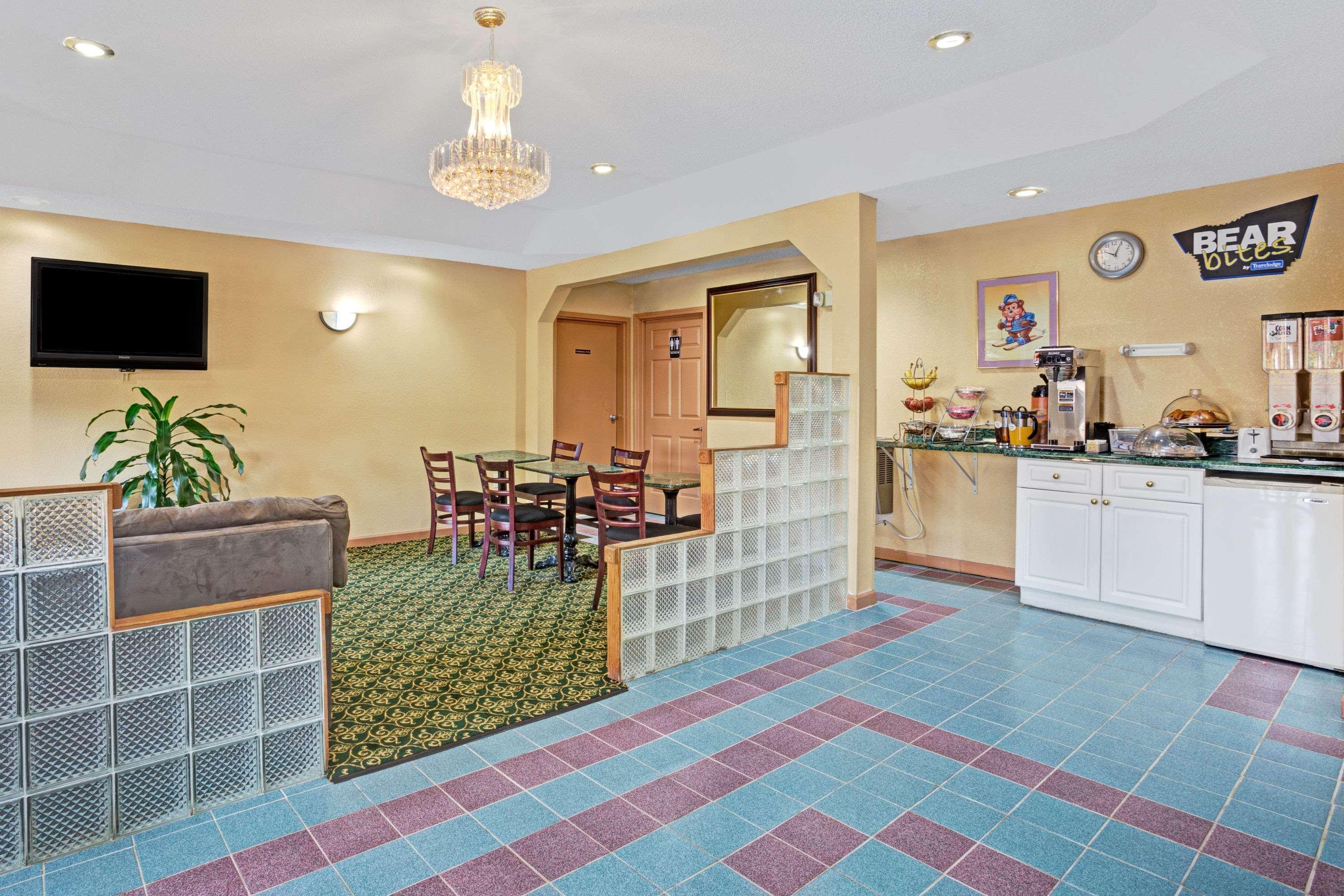Travelodge By Wyndham Atlanta South Forest Park